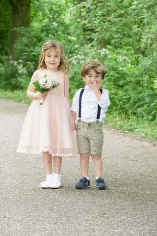 Bruidskinderen Mary en Jasper in Amsterdamse Bos, trouwreportage Sint Nikolaaskerk Amsterdam - Trouwshoot Stefan Segers