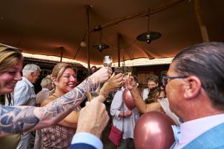 tijdens de bruiloft van Froukje en Mireille in Veghel en Blizz Boekel - Trouwshoot Stefan Segers