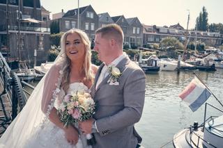 Bruidspaar Jacky en Jordy aan het water bij Wantij Paviljoen Dortrecht, trouwreportage aan de haven - Trouwshoot Stefan Seger