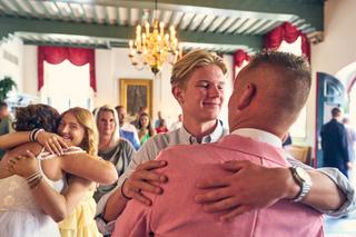 tijdens de bruiloft van Diliana en Olav in Ijsselstein - Trouwshoot Stefan Segers