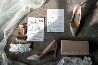 Bruidstrouwdetails Lucinda en Carlo: uitnodigingskaarten, schoenen en accessoires op Kasteel Sypesteyn Loosdrecht - Trouwshoo