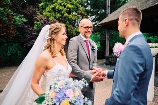 Bruid Lotte en bruidegom Daniel wisselen geloften uit bij ceremonie in 't Wapen van Zoetermeer - Trouwshoot Stefan Segers